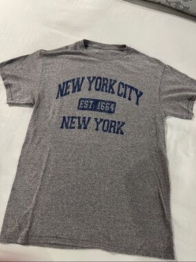 New York City Gray Graphic Tee - Classic Crew Neck
